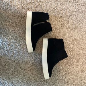 Platform Zip Up, Black!